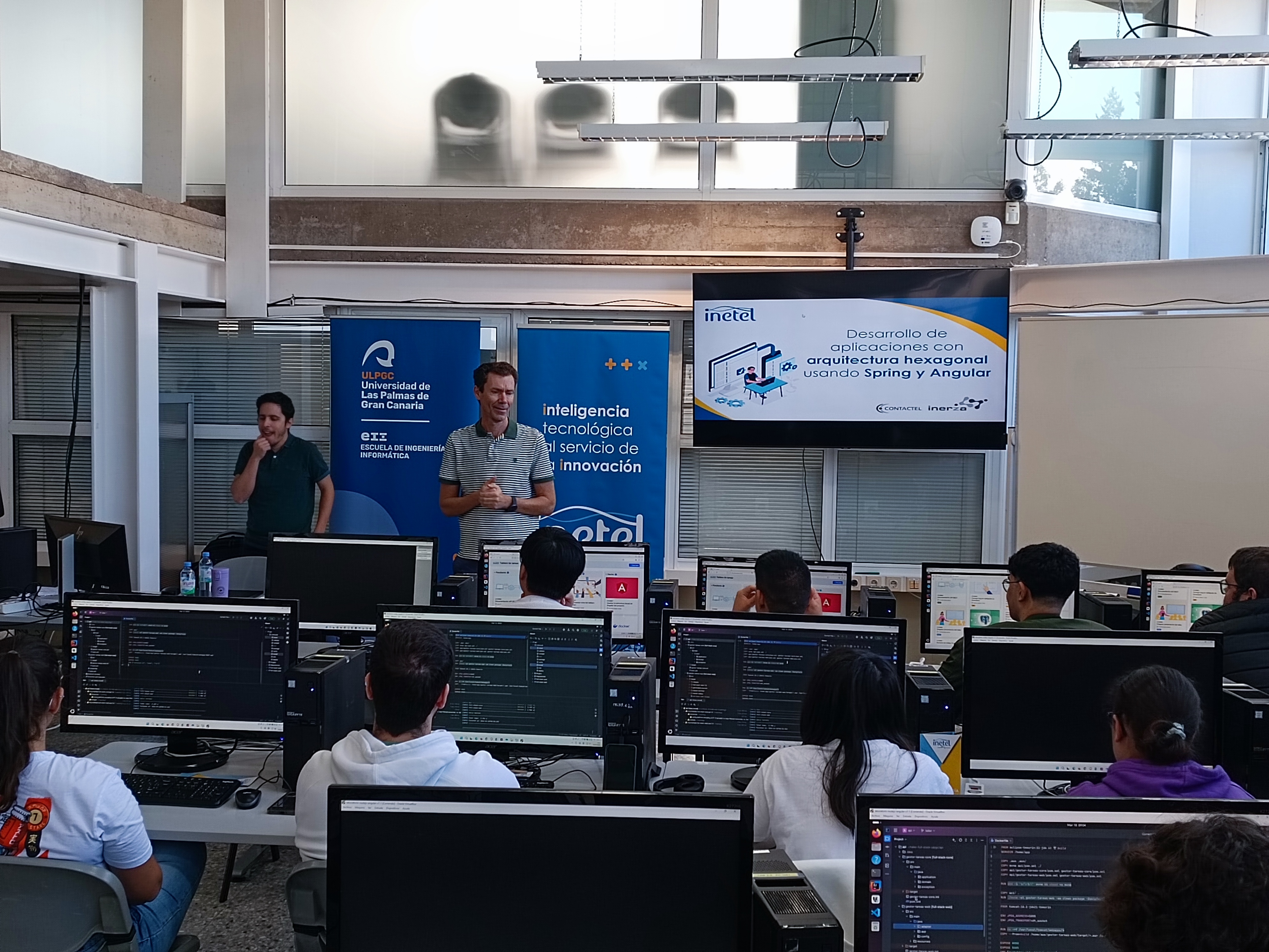 Fotografia de un momento del taller de Inerza