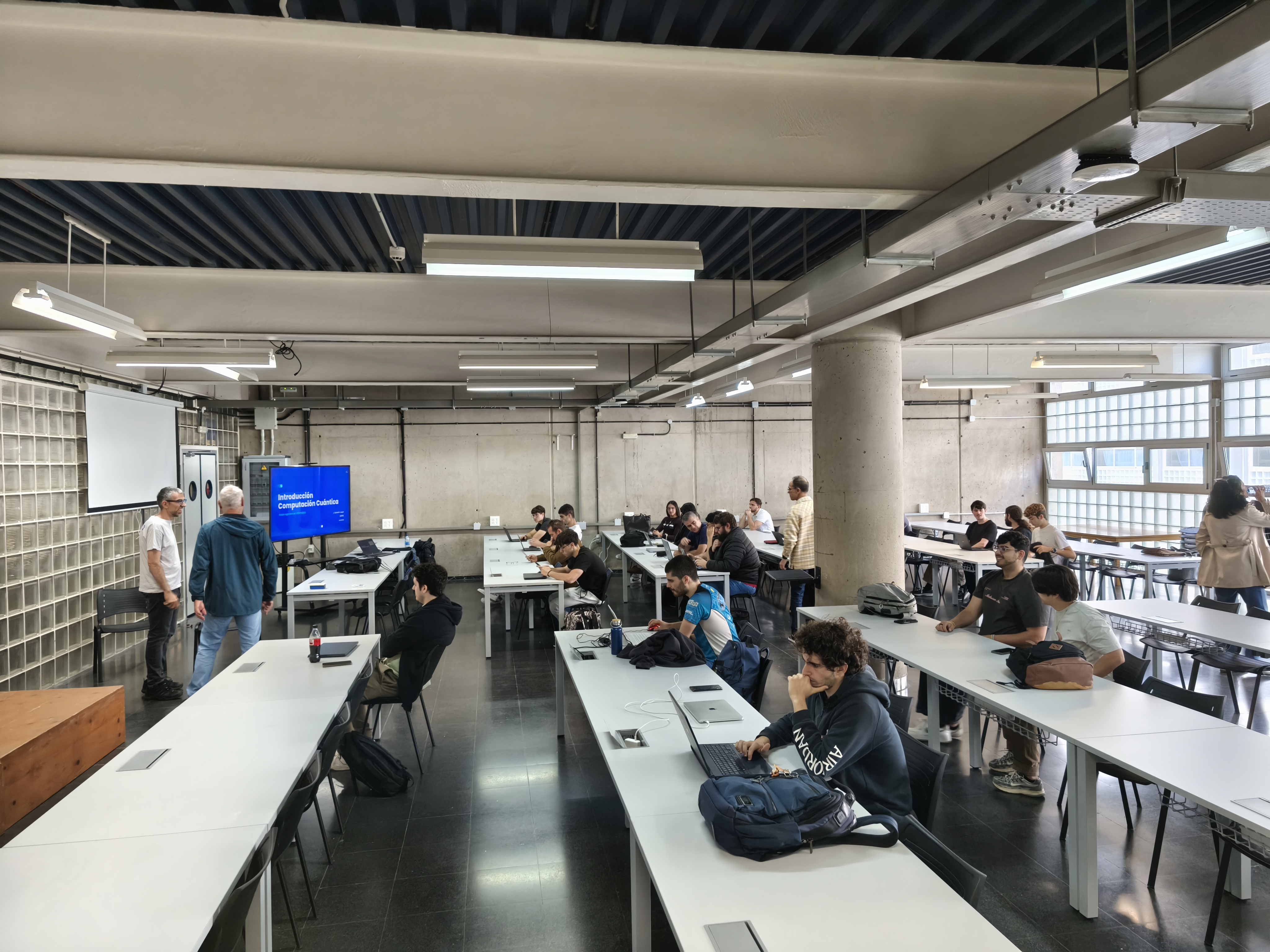 Momento de la Master Class por el día de la Computación Cuántica