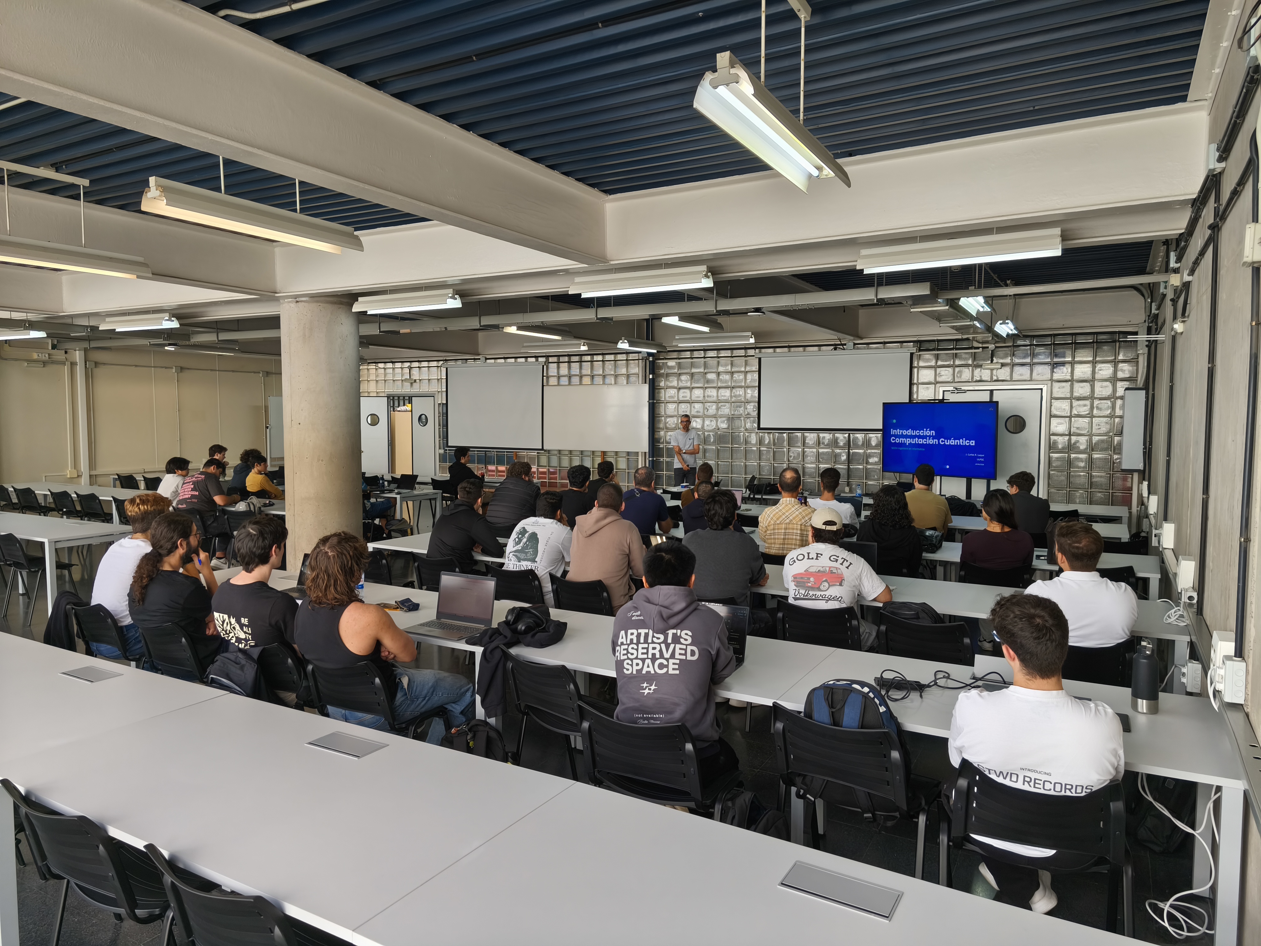 Momento de la Master Class por el día de la Computación Cuántica